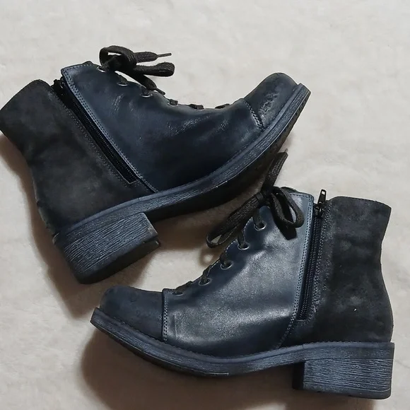 Naot Groovy Leather Boot, Women's Size 7
